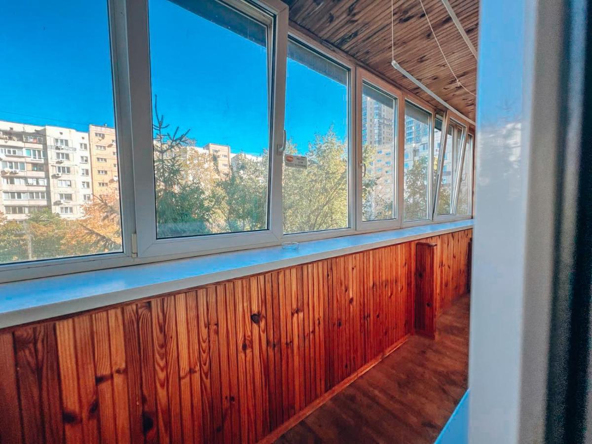 Apartments Near The Exhibition Centre Kiev Luaran gambar